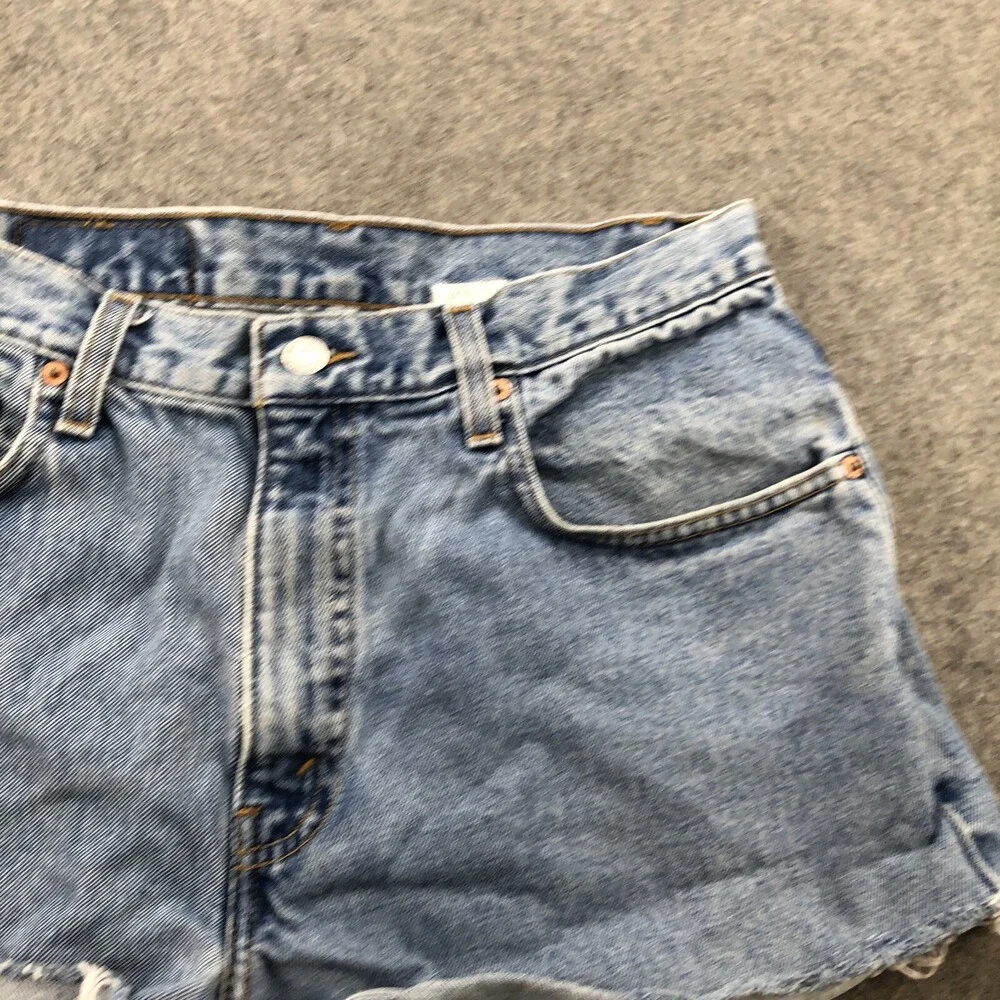 Vintage Levis Shorts Womens 32 Loose Light Wash Denim Cut Off Custom - Picture 3 of 8